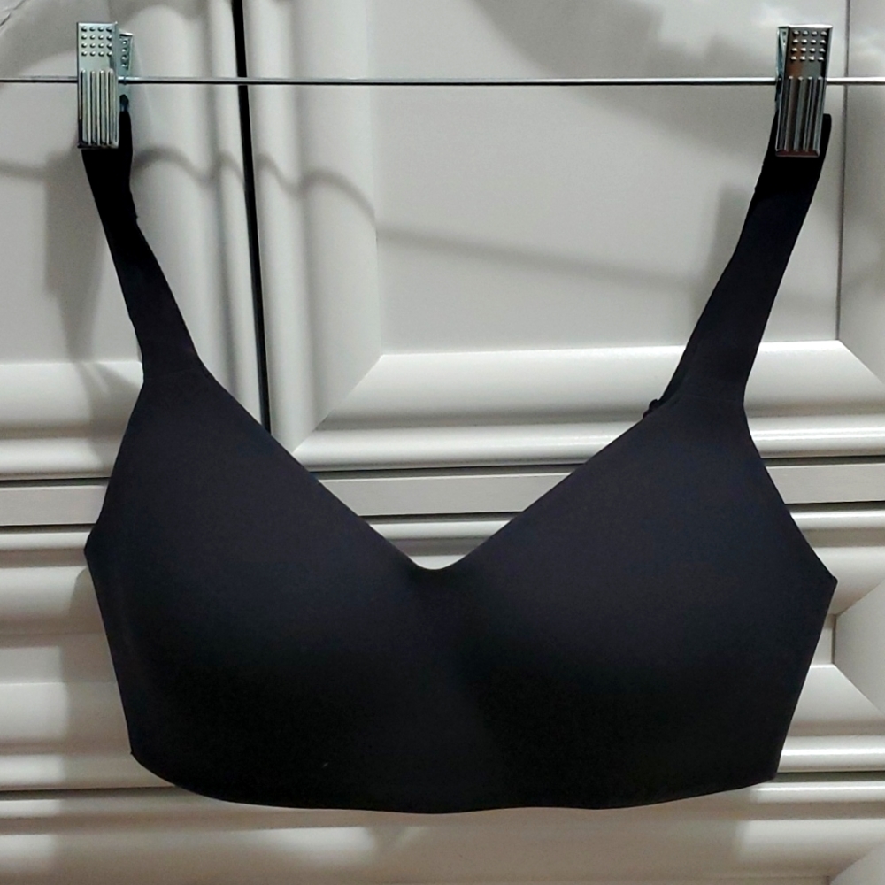 Lululemon, black sports bra, New never worn, D32